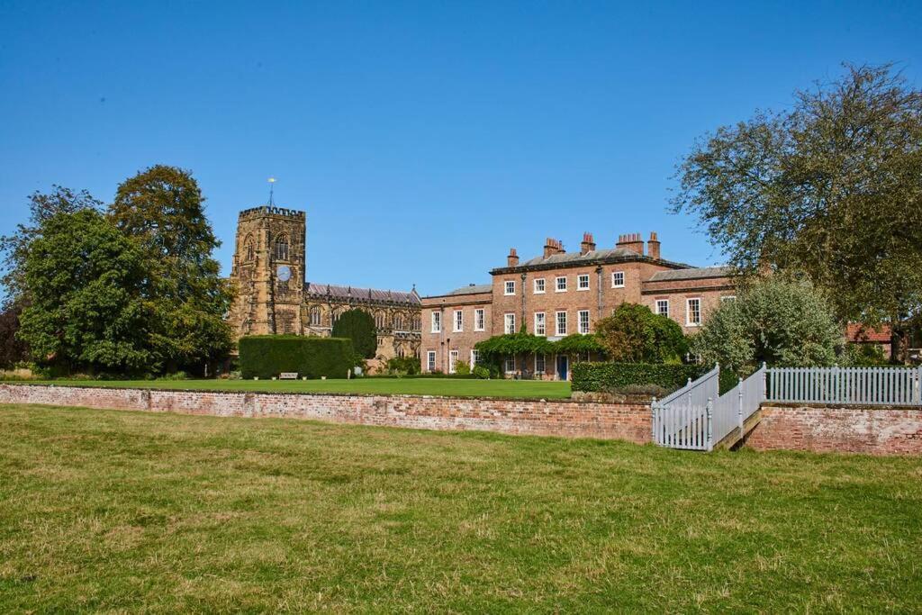 Thirsk Hall South Wing, North Yorkshire المظهر الخارجي الصورة