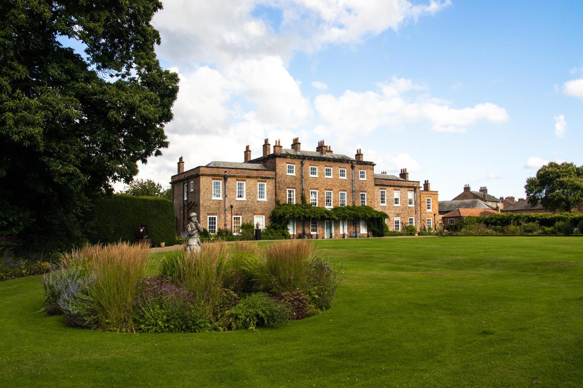 Thirsk Hall South Wing, North Yorkshire المظهر الخارجي الصورة